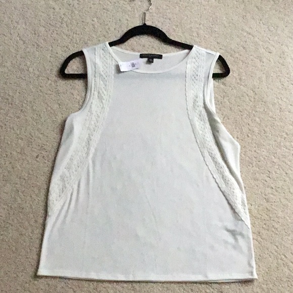 Banana Republic Tops - Banana Republic, White Sleeveless top, size M